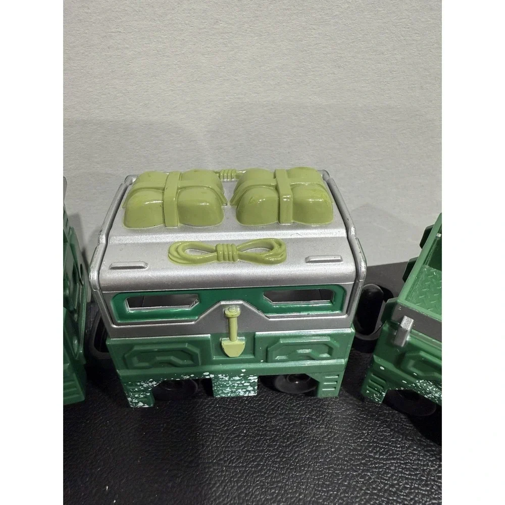 GeoTrax Green Alpine Will Christmas Engine Remote Control Train Snow Plow Set